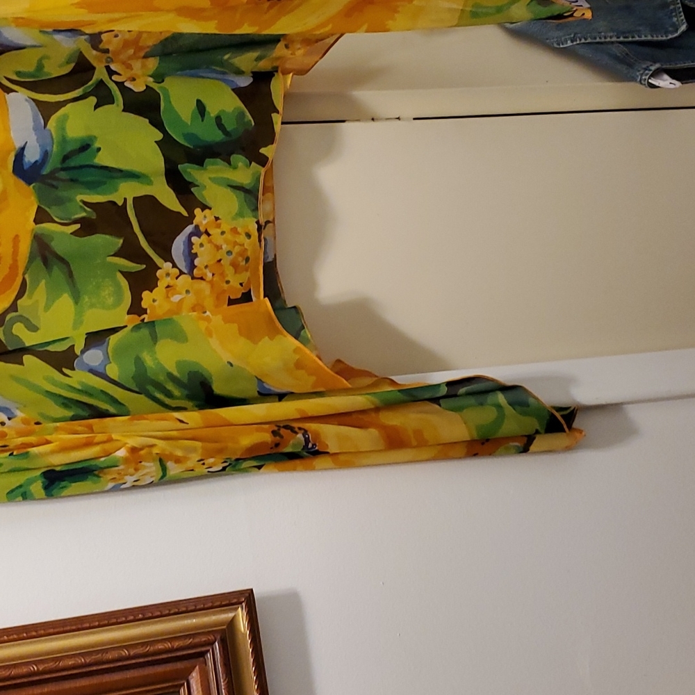 Beautiful Flare Top - Picture 2 of 3